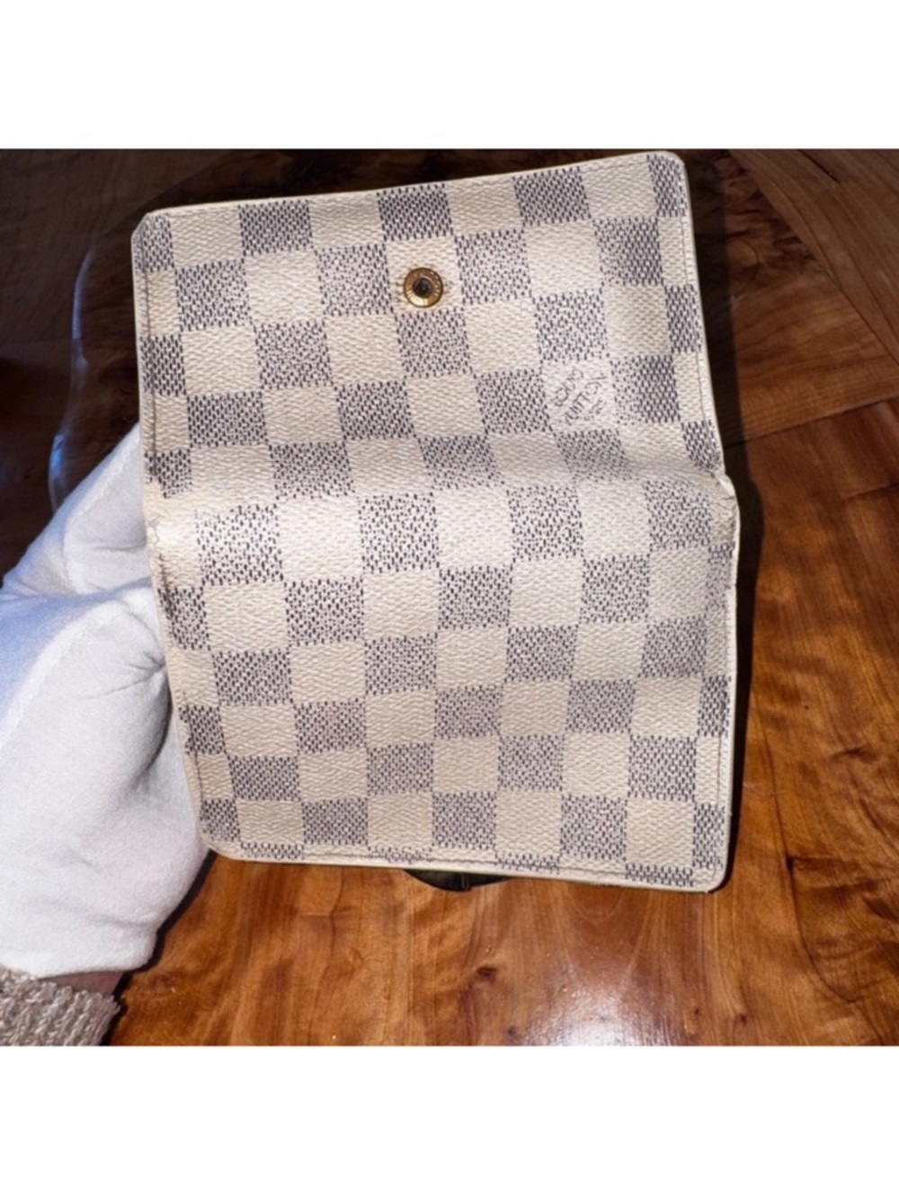 Louis Vuitton
Louis Vuitton French Purse wallet damier From the 2007 Collection - Picture 9 of 15